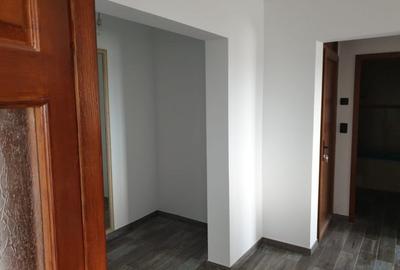 Apartament cu 2 camere decomandat în Republicii