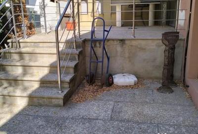 Casă cu 7 camere cu Teren 700 Mp în Central