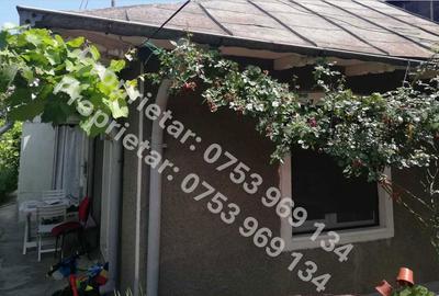 Casă cu 3 camere decomandat în Costi - 1