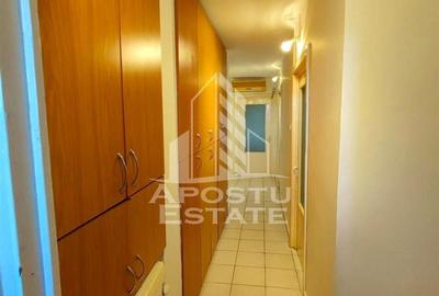 Apartament cu 4 camere decomandat, mobilat în Central - 1
