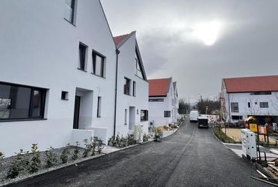 Duplex cu 5 camere cu Canalizare în Bună Ziua - 2