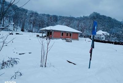 Casă cu 3 camere cu Teren 120 Mp în Central