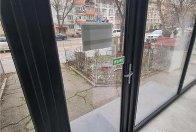 Spațiu comercial, de 100 mp, în Central - 4