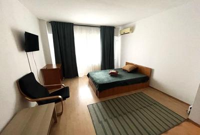 Garsonieră decomandată, mobilată în Vitan Mall