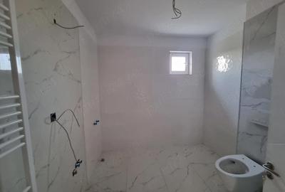 Casă cu Teren 200 Mp în Lumina - 2