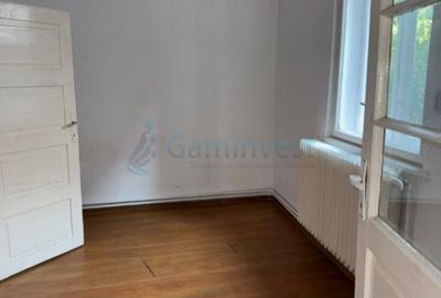 Casă cu 4 camere cu Teren 300 Mp în Central - 1