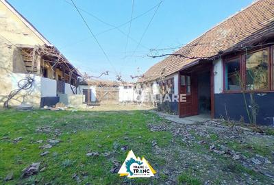 Casă cu 3 camere cu Canalizare în Buteni - 1