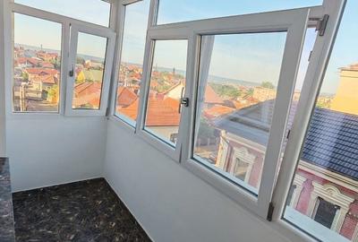 Apartament cu 3 camere decomandat în Central - 1