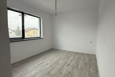Casă cu 4 camere cu Teren 270 Mp în Vânători - 2