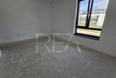 Duplex compus din doua case la 1,3 kilometri de sta?ia de - 30