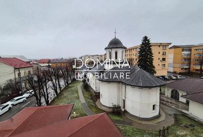 Apartament cu 3 camere semidecomandat în 9 Mai - 1