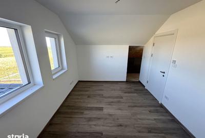 Casă cu 5 camere cu Teren 450 Mp în Aroneanu