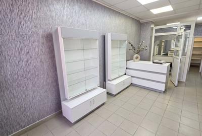 Spațiu comercial, de 40 mp, în Central - 4