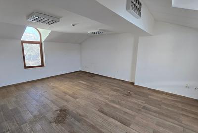 Casă cu 11 camere cu Canalizare în Ultracentral - 10