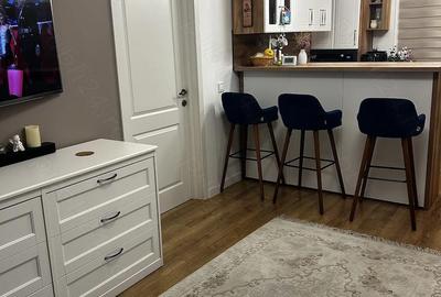 Apartament cu 3 camere semidecomandat în Central