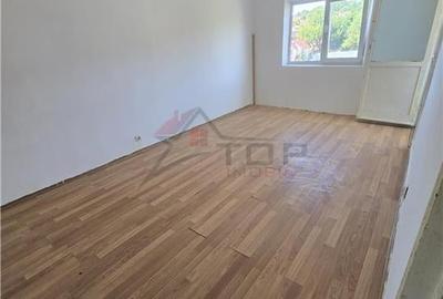 Apartament cu 3 camere decomandat în Păcurari