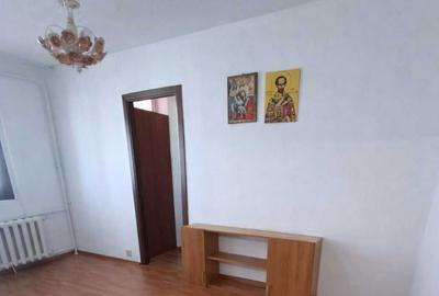 Apartament cu 3 camere semidecomandat în Micro 14 - 1
