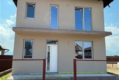 Casă individuală cu 4 camere în Sânpetru
