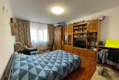 Apartament cu 2 camere decomandat în E3