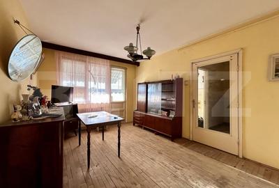 Apartament 2 camere vechi, pentru renovat, zona Democratiei, Sud - 1