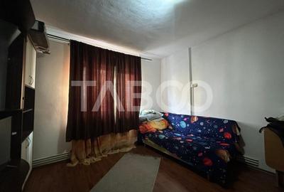 Garsoniera cu balcon si pivnita de 12 mp etaj 1 Zona Strand de vanzare - 1