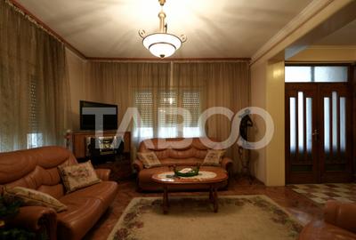 Casa individuala de vanzare cu 5 camere 2 balcoane zona Cent - 1