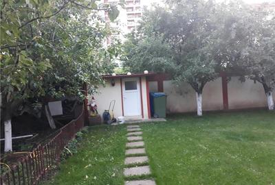 Casă cu 13 camere cu Teren 1000 Mp în Ghencea