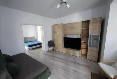 Apartament cu 3 camere semidecomandat, mobilat în Alba Iulia