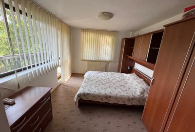 Casă individuală cu 8 camere cu Canalizare în Central - 25