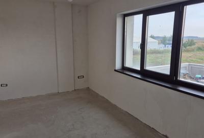 Casă individuală cu 5 camere cu Garaj în 1 Decembrie - 13