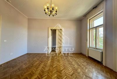 Apartament cu 5 camere decomandat în Sinaia