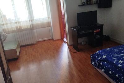 Garsonieră decomandată în 23 August - 1