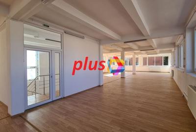 Spațiu comercial, 450 mp în Tractorul