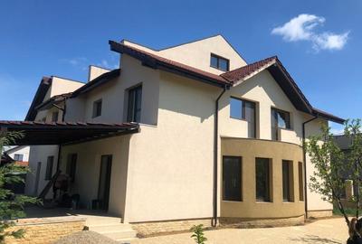 Casă cu 7 camere în Dumbrăvița