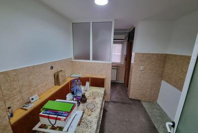 Apartament cu 3 camere decomandat în Poarta 6 - 7
