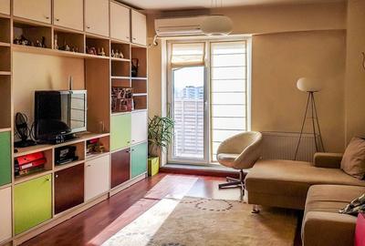 Penthouse cu 6 camere decomandat, mobilat în Titan