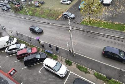 Garsonieră decomandată în Apărătorii Patriei