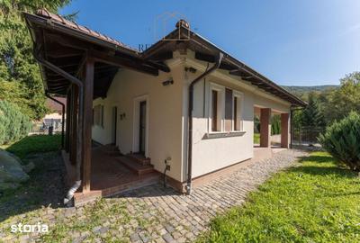 Casă cu 4 camere cu Teren 817 Mp în Zăvoi - 1