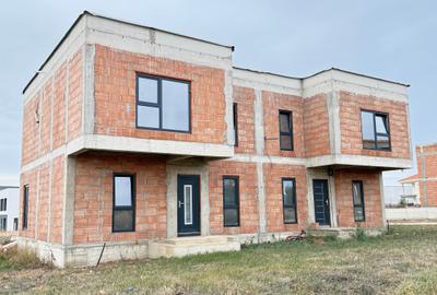 Jumatate de duplex la rosu de vanzare in Giarmata Jumatate de duplex la rosu de vanzare in Giarmata - 1