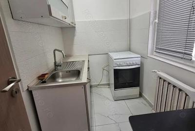 Garsonieră semidecomandată, mobilată în Girocului