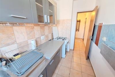Apartament 2 semidecomandate, zona Milcov - 7