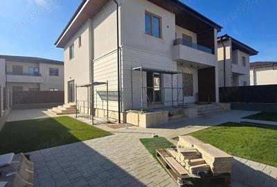 Casă cu 5 camere în Dobroești