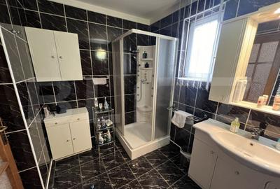 Casa de vanzare, pretabil pentru pensiune/azil, 7 camere, 42 - 24