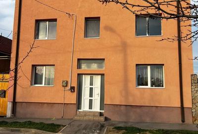 Casă cu 4 camere în Central - 2