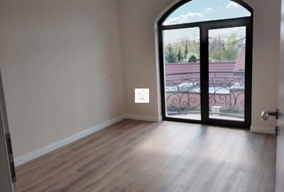 Casă cu 5 camere cu Teren 446 Mp în Central - 13