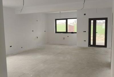 Casă cu 3 camere în Central - 2