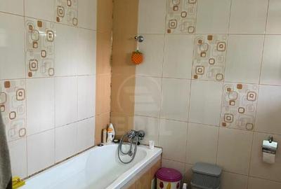 Casă cu 9 camere cu Teren 1000 Mp în Florești