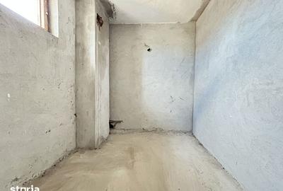 Casă cu 9 camere cu Canalizare în Central - 2