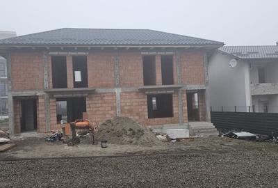 Duplex cu 4 camere cu Canalizare în Ipotești - 15