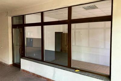 Birou, de 2,300 mp, în Central - 9